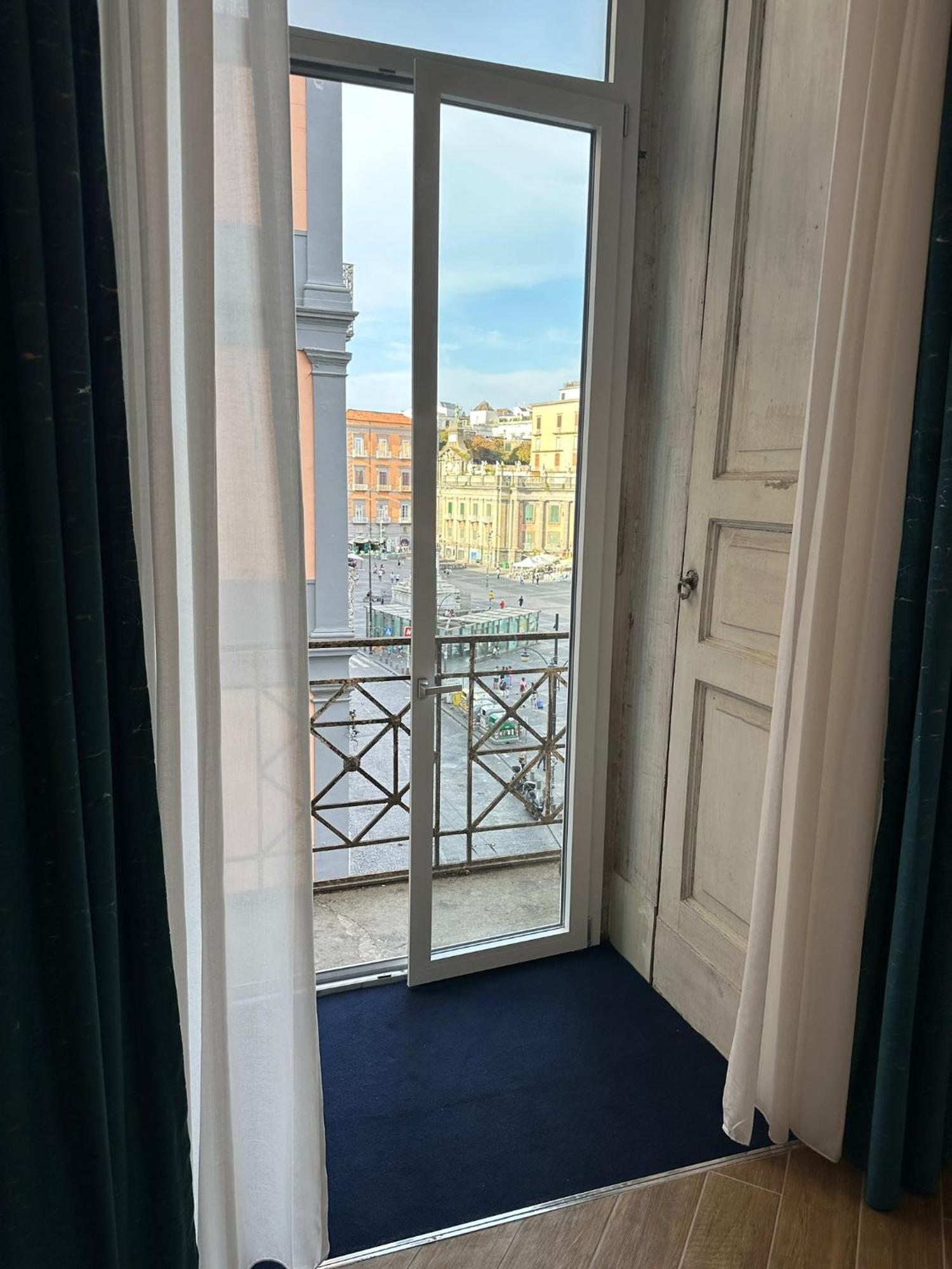 Maison Toledo Suites Наполи Екстериор снимка