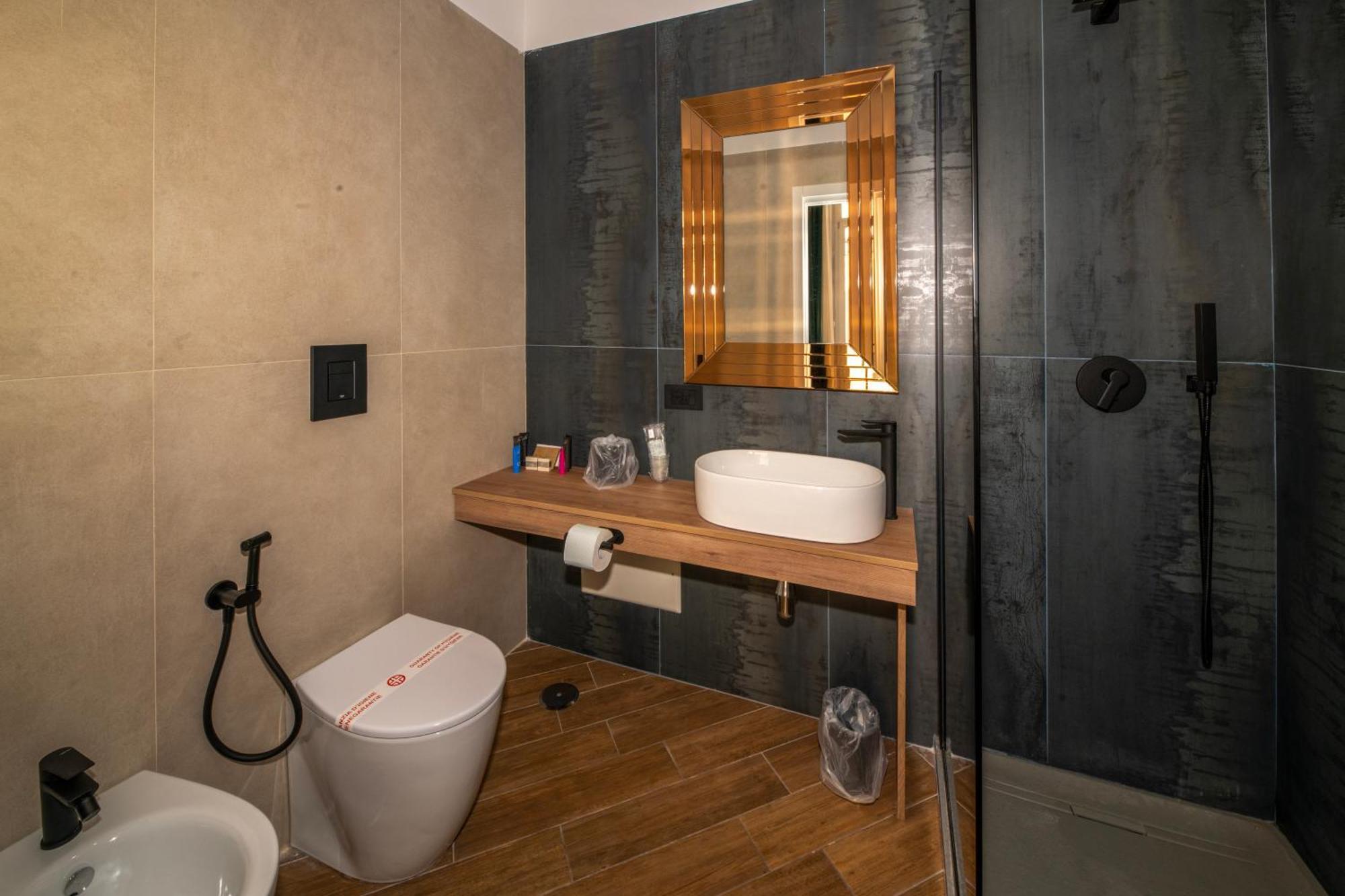 Maison Toledo Suites Наполи Екстериор снимка